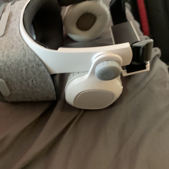 Virtual reality headset - Picture 2 of 3